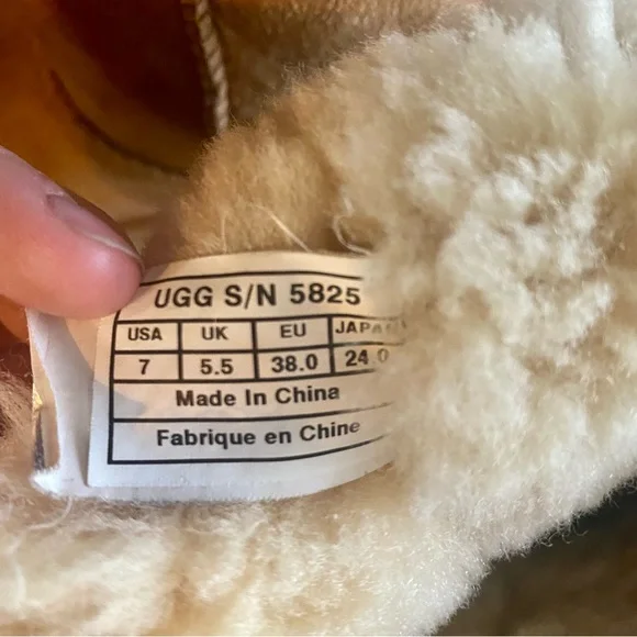 UGGs classic brown boots size 7 - Picture 7 of 8